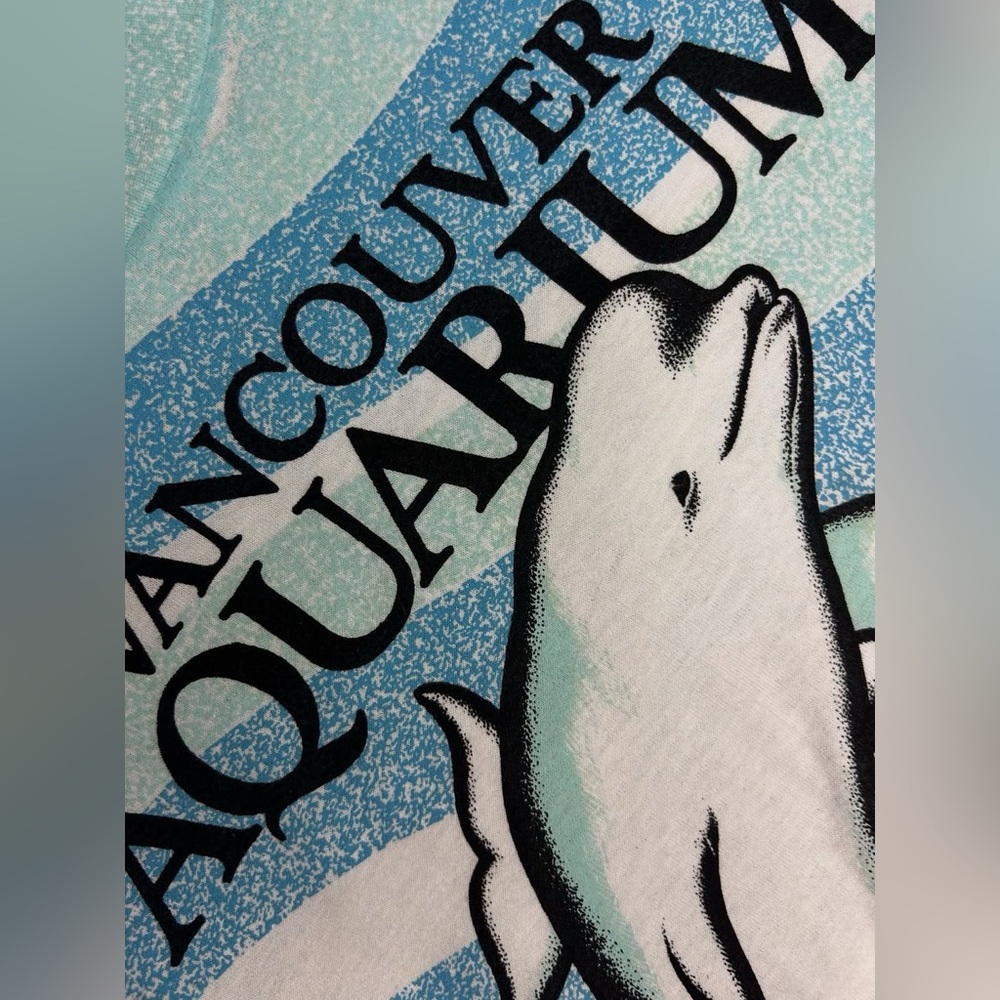 brand new but vintage single stitch textured Vancouver aquarium T SHIRT 🐬